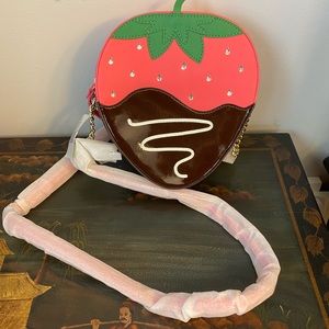 NWT - Kate Spade Special Edition Chocolate Covered Strawberry Crossbody 🍓